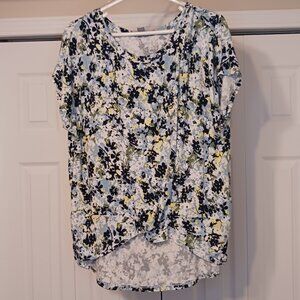 3/$18 or 5/$25 - Peace Pearls Black/Blue Short Sleeve Top Size XL